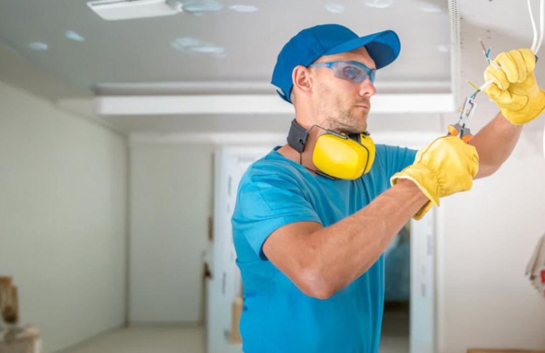 HiThere AI Receptionist handling electrical emergencies with immediate guidance and call routing.