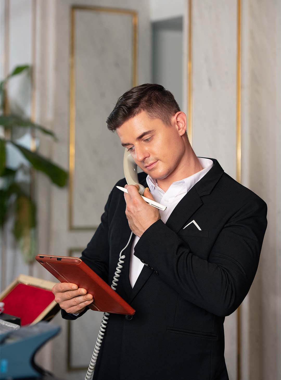 How It Works: AI Receptionist for Hotels and Resorts answering calls, managing bookings, and logging guest requests.