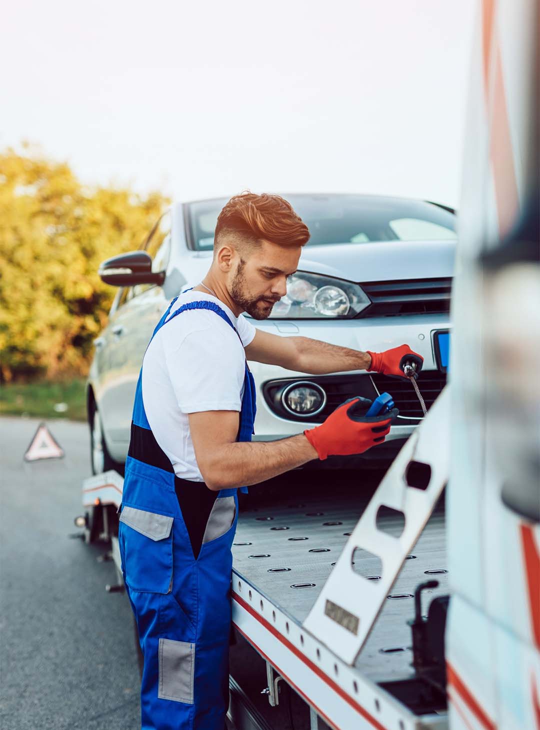 How It Works: HiThere AI Virtual Receptionist for Towing answering calls, managing dispatches, and logging details in iHub CRM.