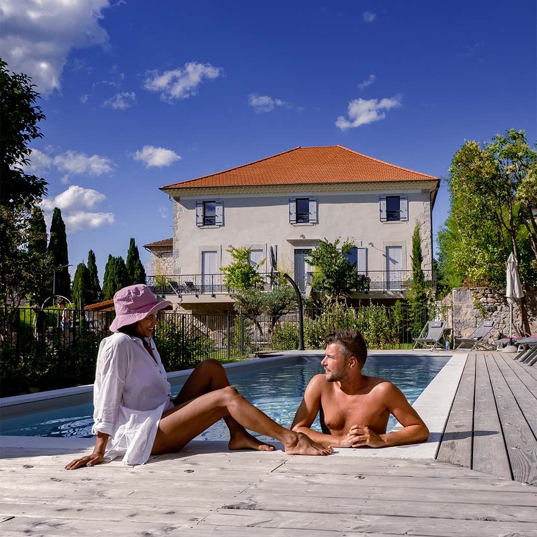 AI Receptionist for Villas & Property Rentals – Reliable Guest Enquiries